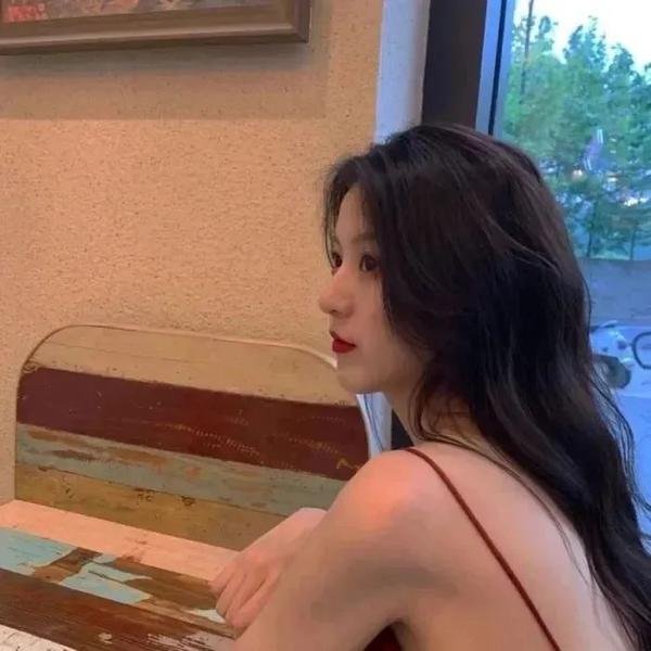 月亮中的亚马逊女人